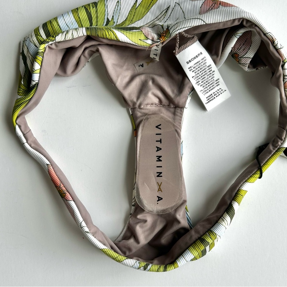 🍒NWT Vitamin A Swimwear Bikini Bottom. Reversible. Size: 6/Small - Picture 4 of 12